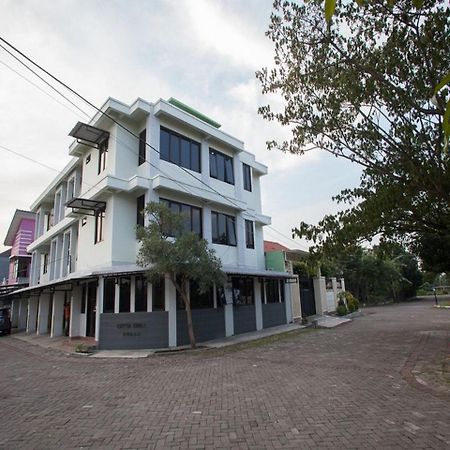 Reddoorz Syariah Near Dbl Arena 2 Hotel Surabaya Exterior photo