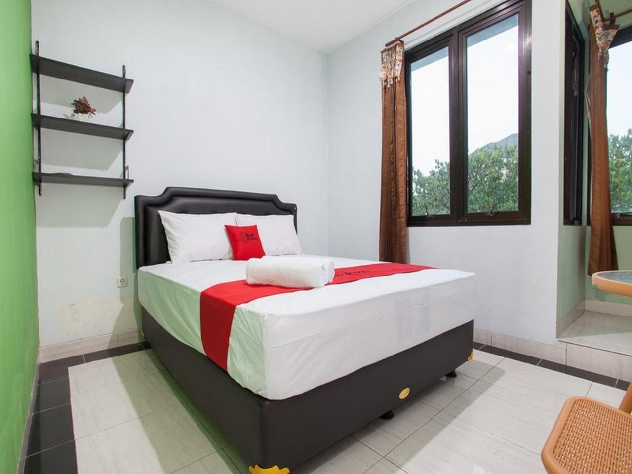 Reddoorz Syariah Near Dbl Arena 2 Hotel Surabaya Exterior photo